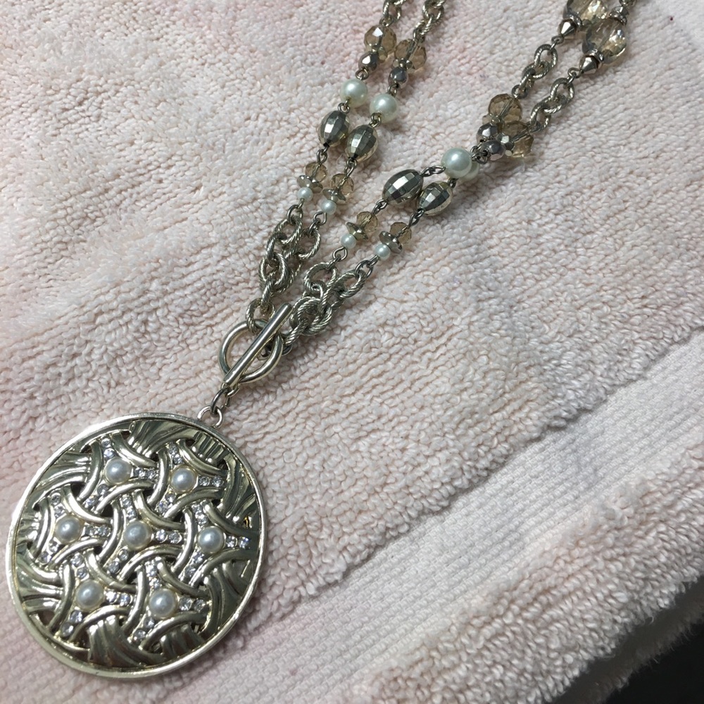 Silver necklace with pearls